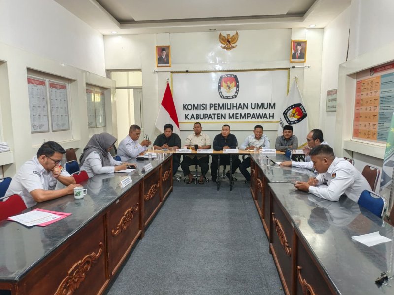 KPU Mempawah Gelar Rapat Pleno Rutin Bahas Evaluasi Kegiatan dan Realisasi Anggaran